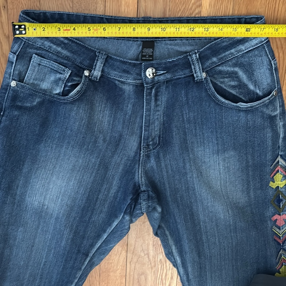 Ashley Stewart Western / Aztec embroidered intentionally weathered jeans - Picture 12 of 16